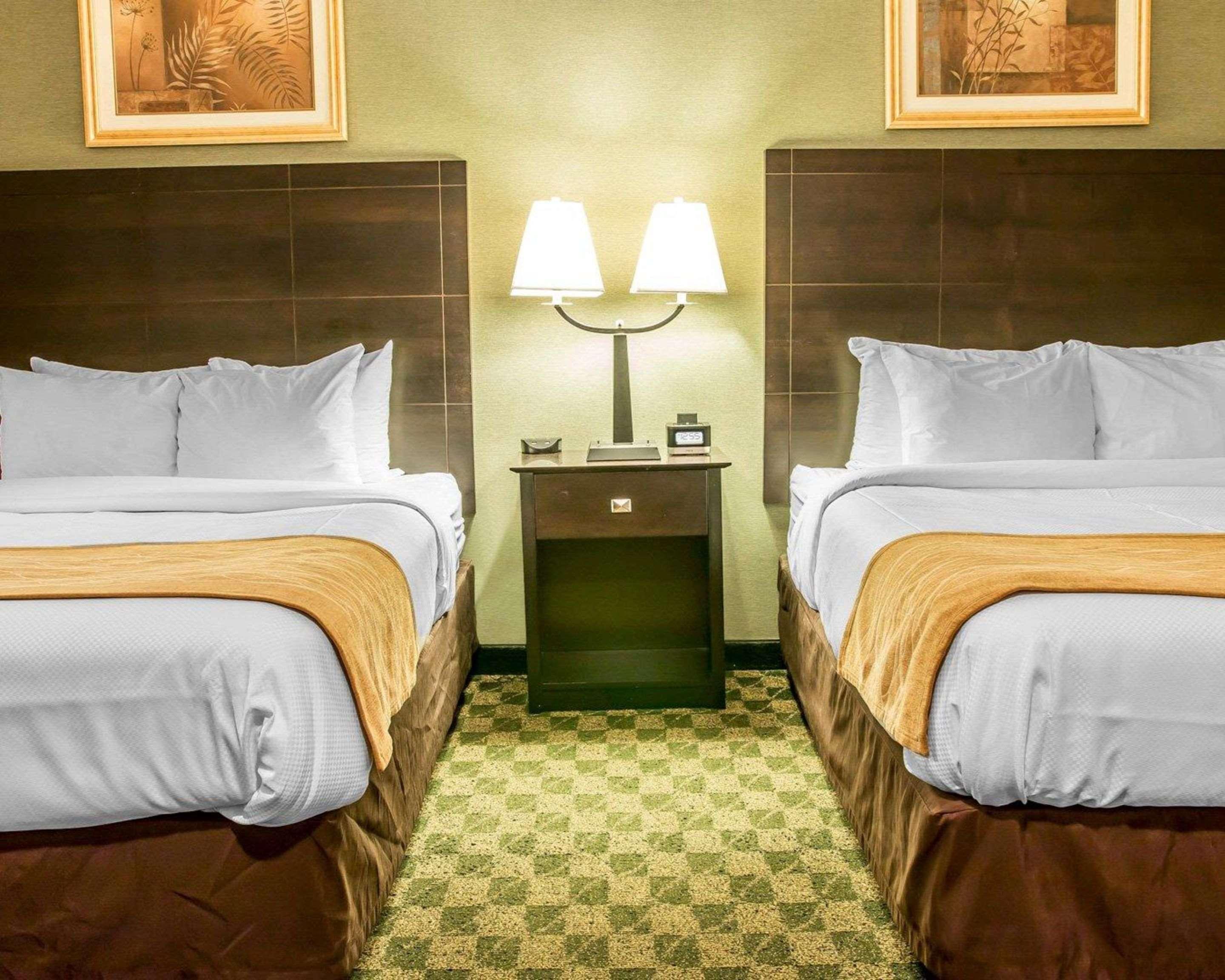 Comfort Inn Whitehall Near Michigan'S Adventure Exterior foto