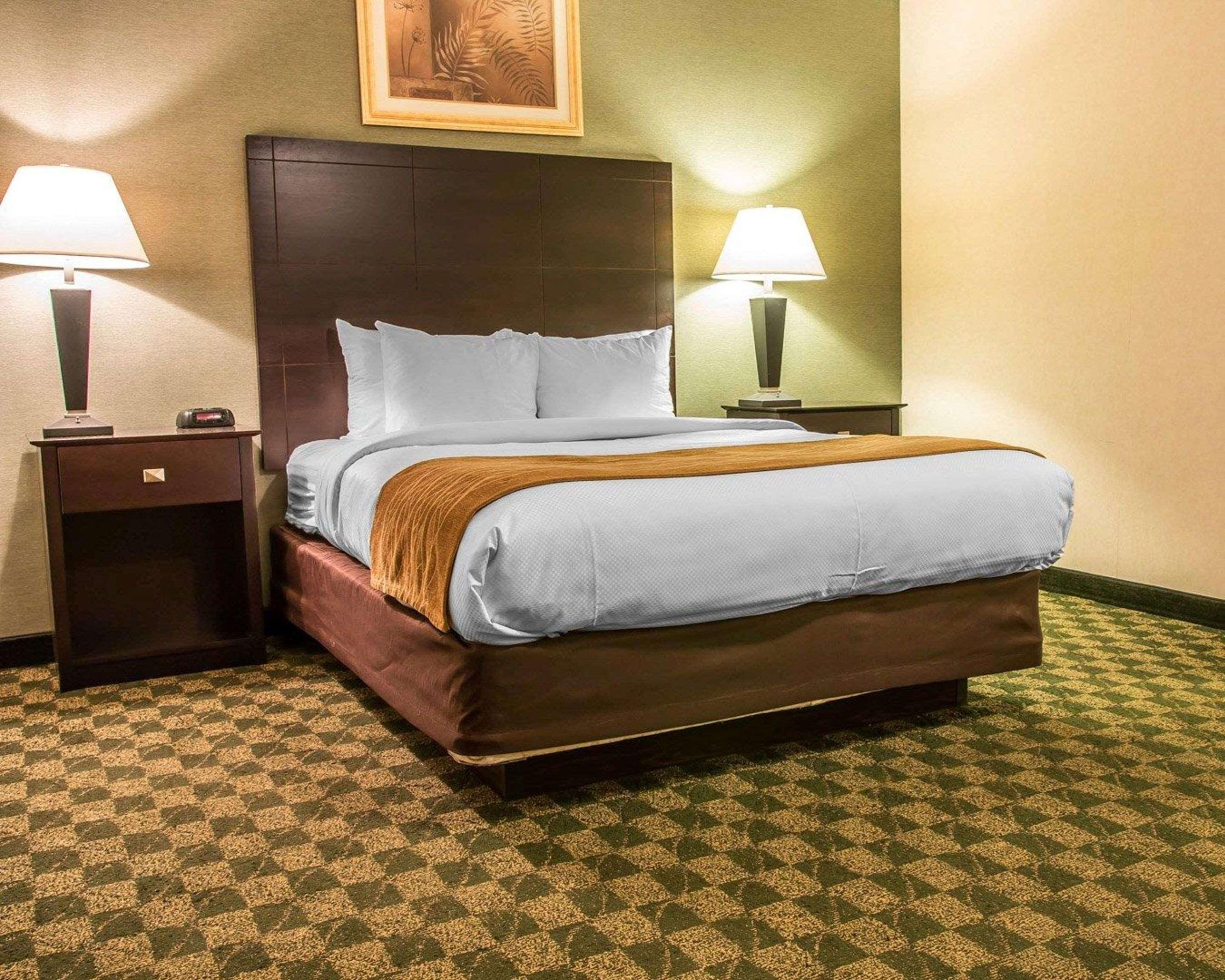 Comfort Inn Whitehall Near Michigan'S Adventure Exterior foto