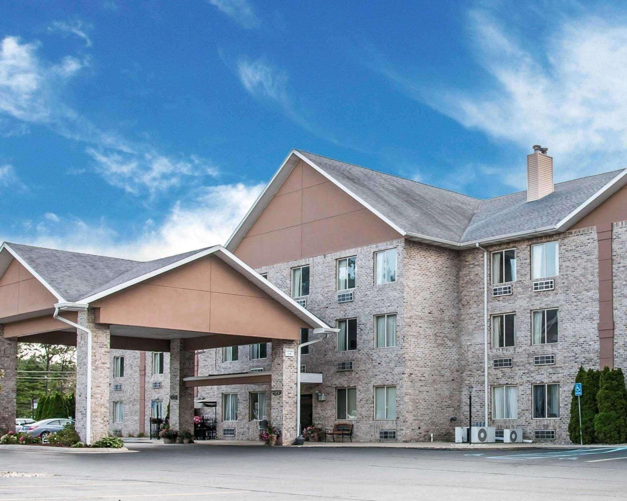 Comfort Inn Whitehall Near Michigan'S Adventure Exterior foto