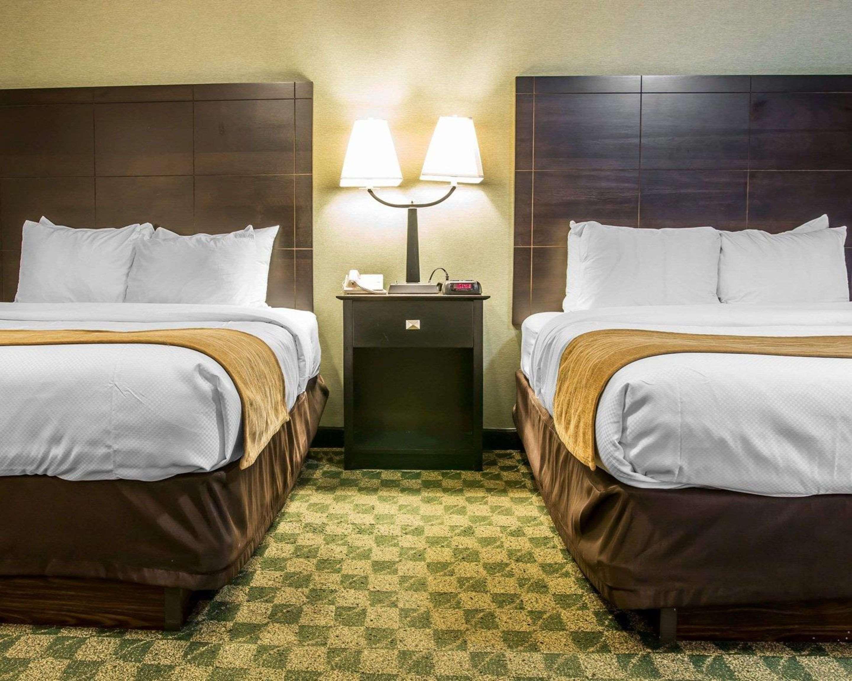 Comfort Inn Whitehall Near Michigan'S Adventure Exterior foto