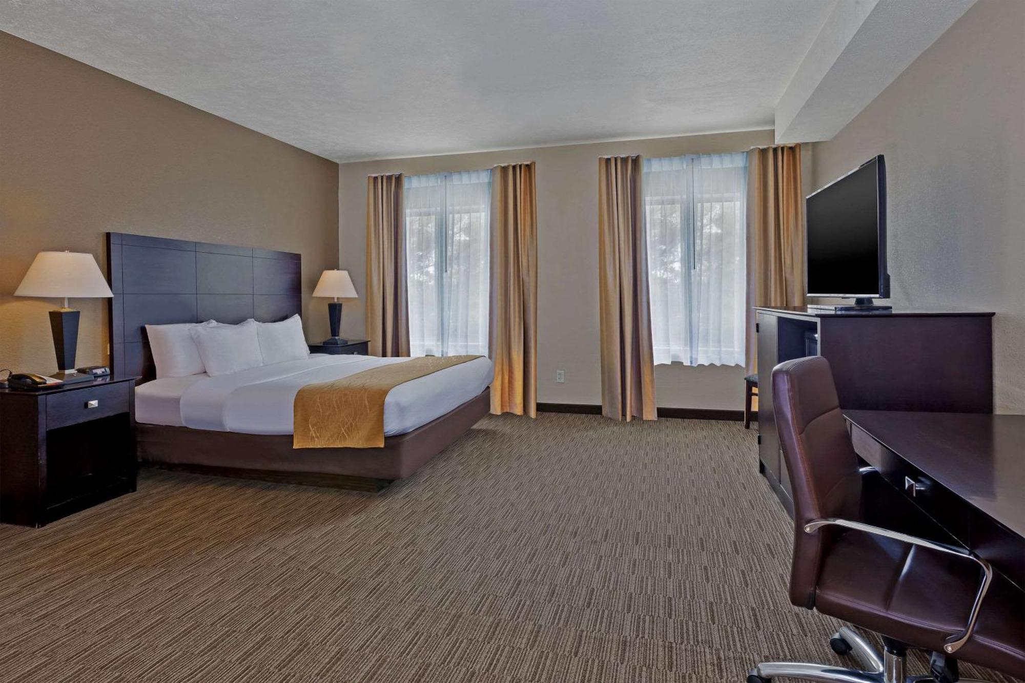 Comfort Inn Whitehall Near Michigan'S Adventure Exterior foto