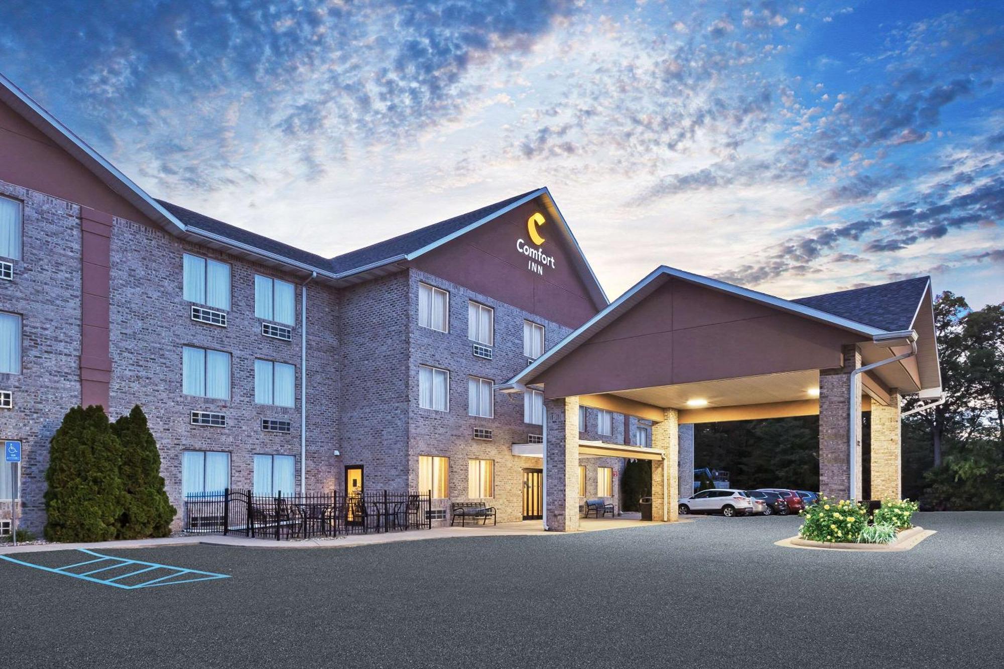 Comfort Inn Whitehall Near Michigan'S Adventure Exterior foto